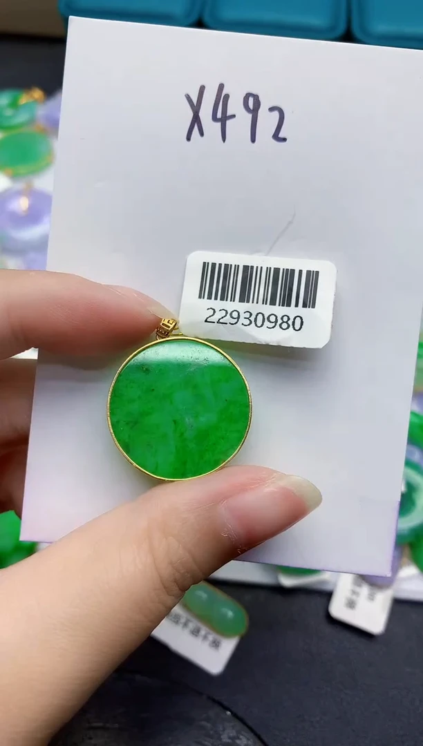 颈饰18K金镶嵌翡翠缅甸天然翡翠A货