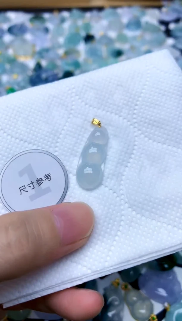 颈饰18K金镶嵌翡翠天然A货翡翠