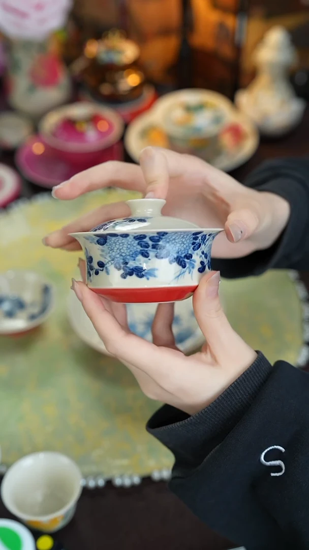 景德镇手工手绘釉下青花雨香斋宫墙红盖碗