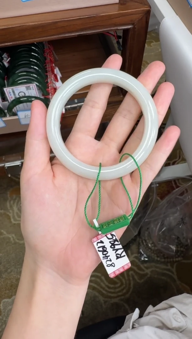 未镶嵌手镯和田玉60