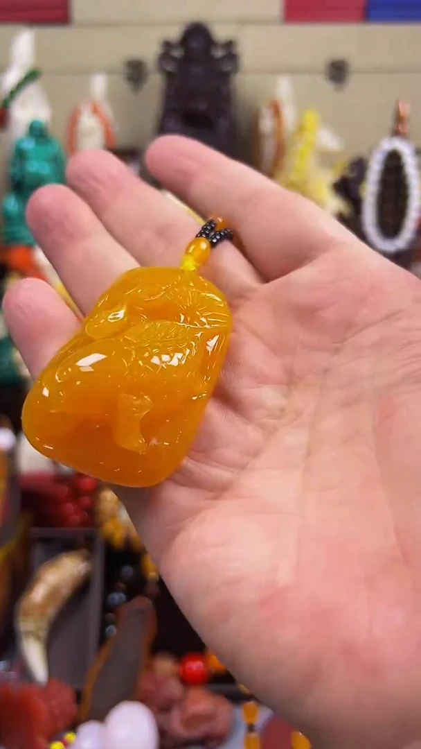 未镶嵌吊坠(赠链)琥珀主播推荐！主播推荐！