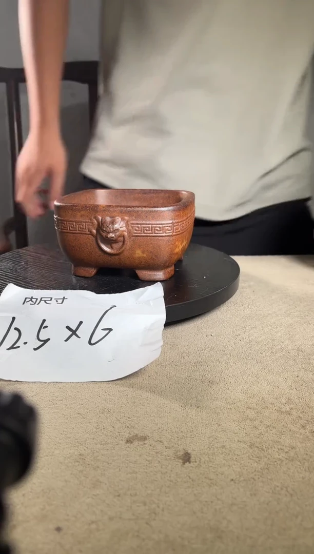 A宜兴紫砂小花盆