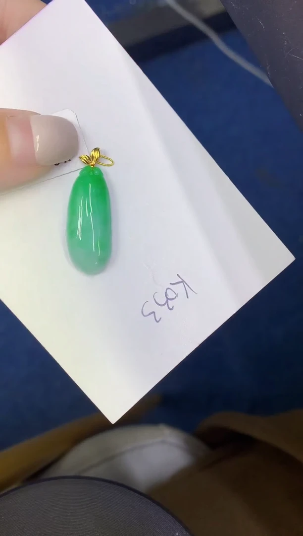 颈饰18K金镶嵌翡翠缅甸天然翡翠A货