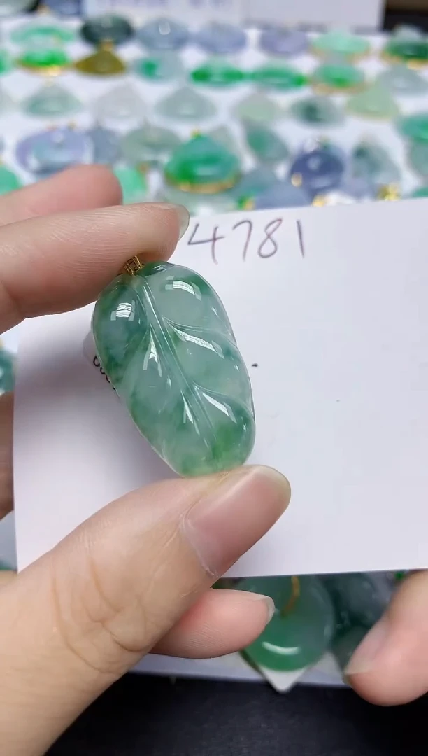 翡翠18K金镶嵌颈饰天然缅甸翡翠A货