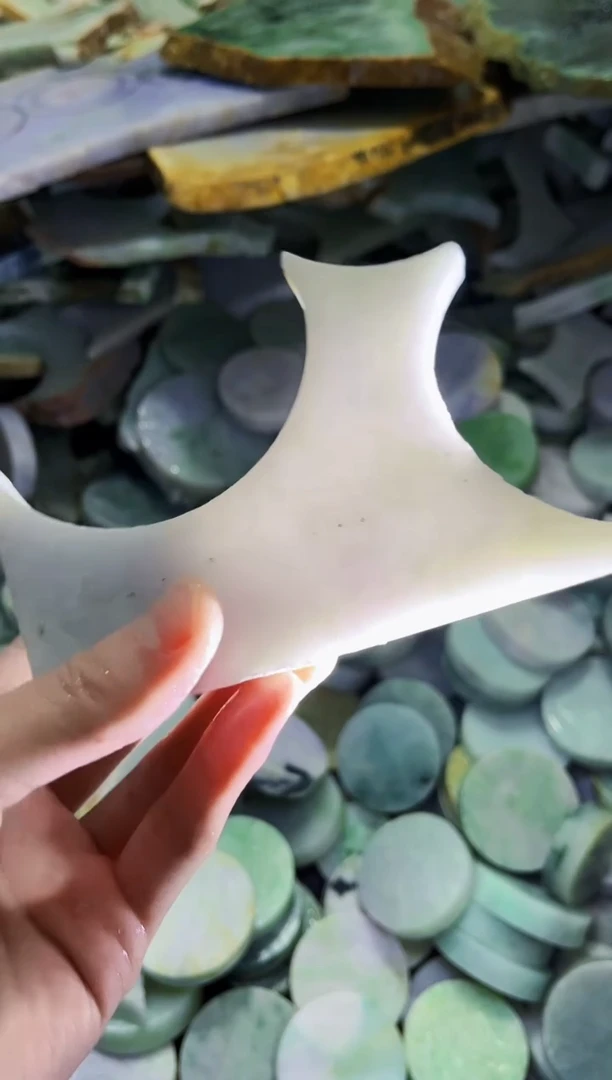 【闪购商品】翡翠颈饰未镶嵌A货吴玉075