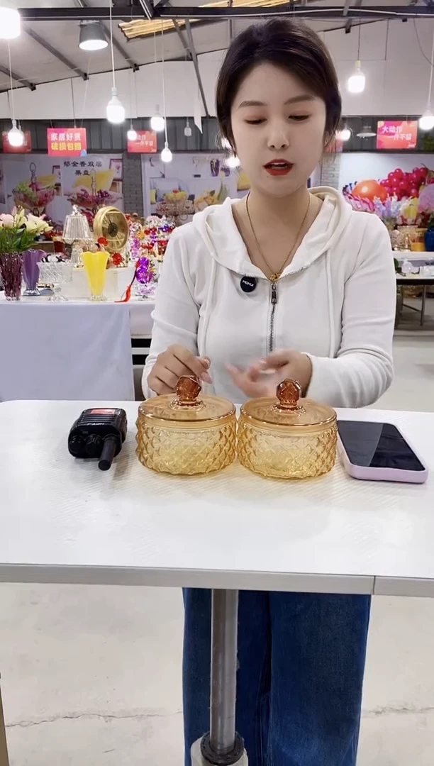 琥珀色玻璃罐两个