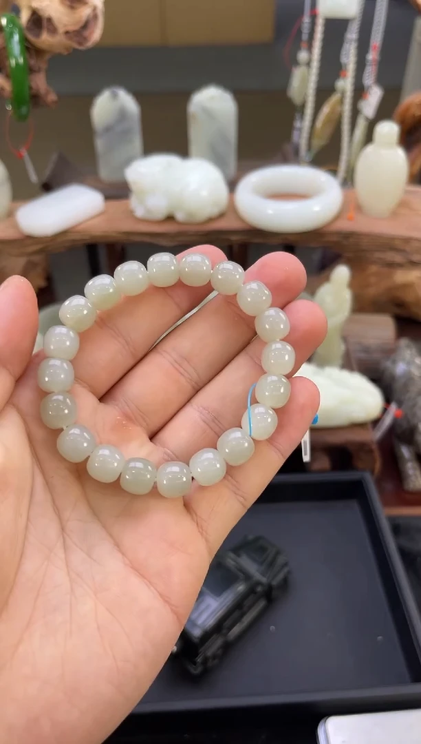 【闪购商品】和田玉手串未镶嵌卡10且末青白老型 多样性发一