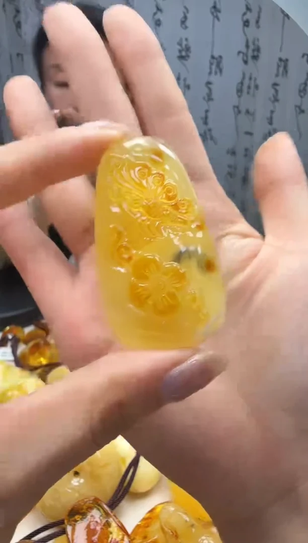 裸石琥珀未镶嵌如图