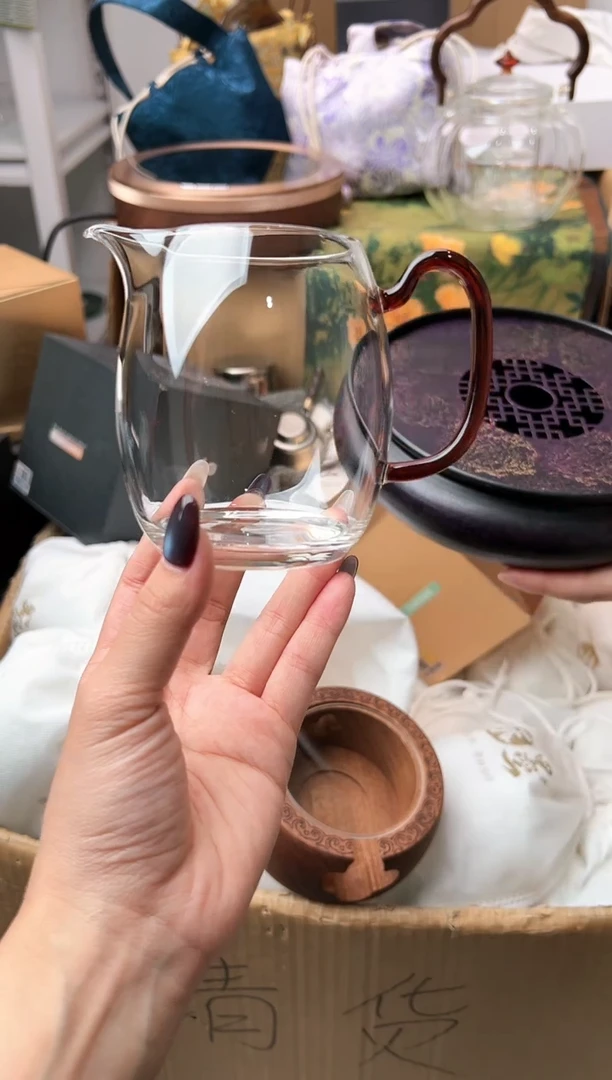 禾墨清辰琥珀色