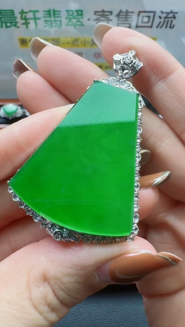 颈饰18K金镶嵌翡翠欣*然寄售回流，24小时鉴赏期