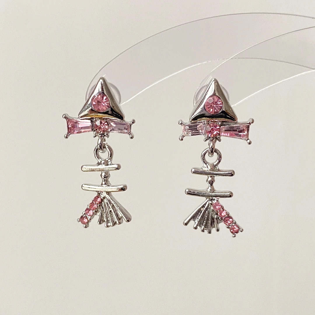 卡柒 铜合金耳饰 中古粉色闪锆鱼骨耳钉女小众设计高级感甜美耳饰