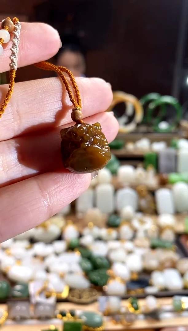 【闪购商品】和田玉吊坠未镶嵌。