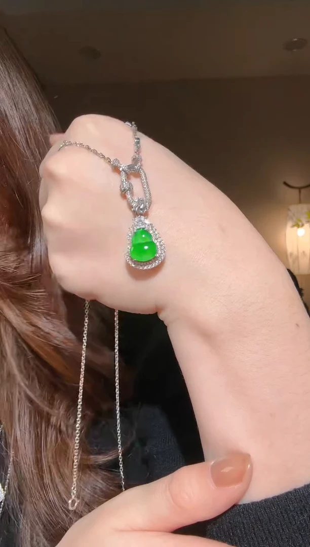 吊坠(赠链)未镶嵌翡翠葫芦吊坠