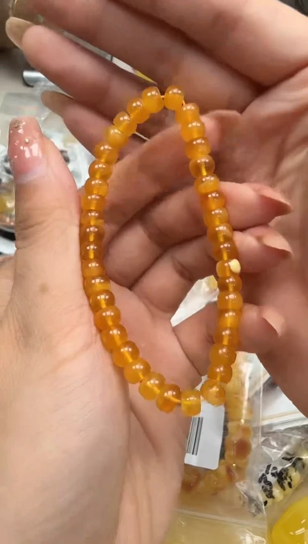 未镶嵌琥珀裸石如图