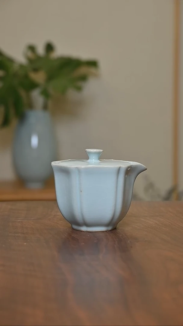 六方手抓壶 天青 微瑕 朱家汝窑款