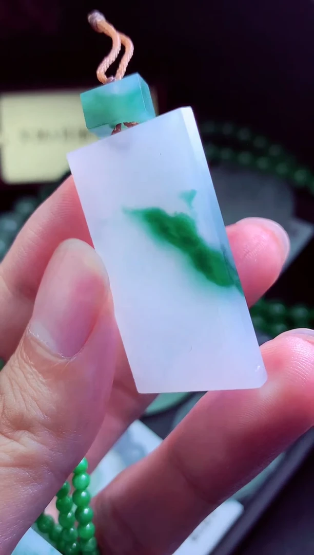 定制翡翠未镶嵌提***?翡翠毛货定制