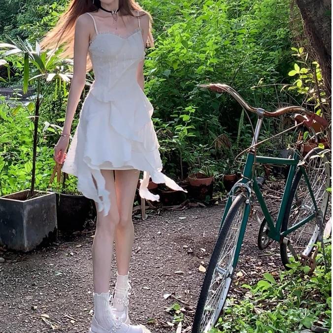 法式纯欲吊带连衣裙子女收腰气质高级氛围感不规则荷叶边短裙夏季