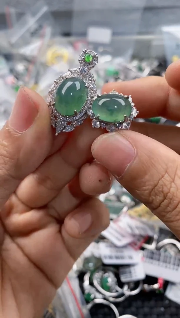 银S925镶嵌戒指翡翠888      1