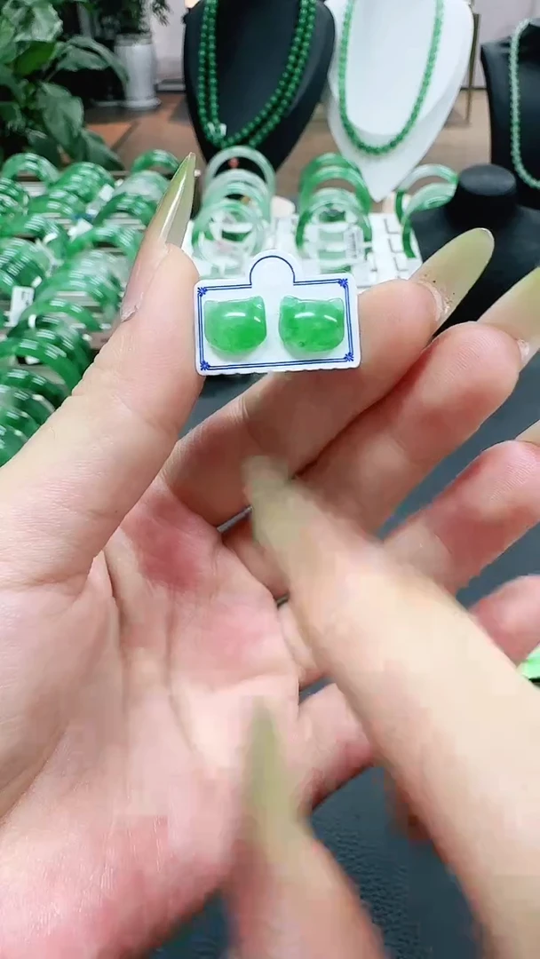 未镶嵌1石英质玉（非洲翠）/8597