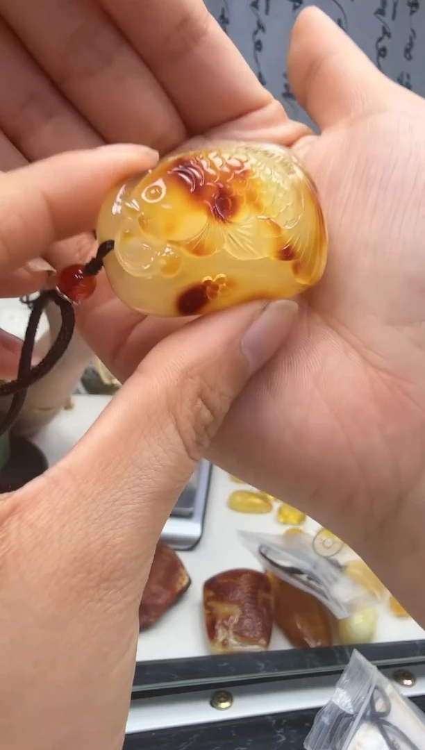 裸石琥珀未镶嵌如图