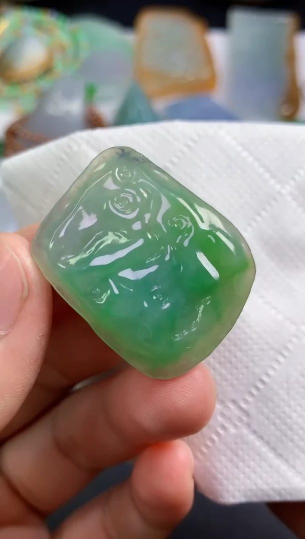 颈饰未镶嵌翡翠