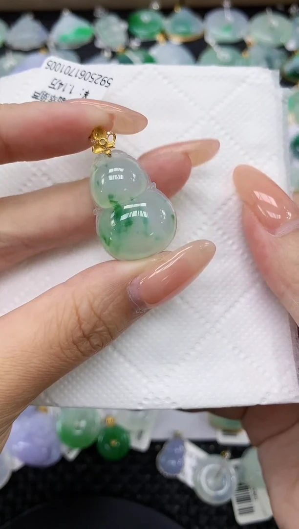 颈饰18K金镶嵌翡翠11111111111