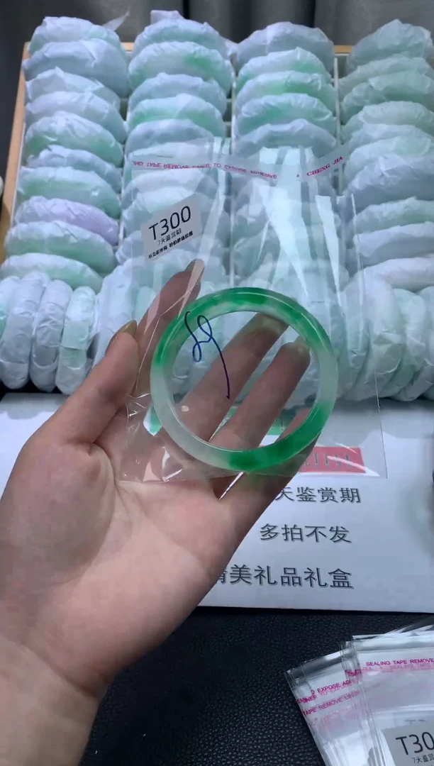 未镶嵌手镯石英质玉300