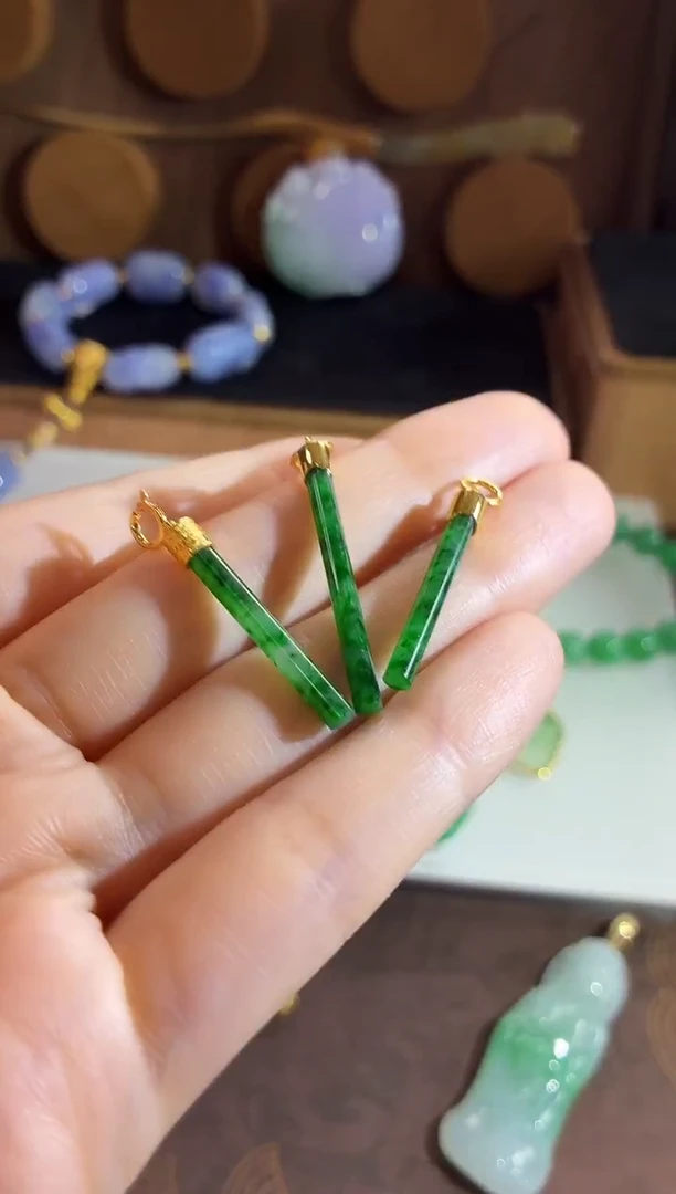 吊坠(不含链)18K金镶嵌翡翠多样性发货 发其一