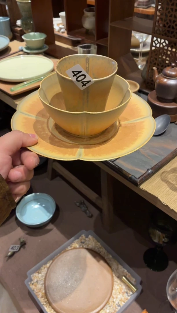 瓷片放**?404 黄流沙杯碗盘共3个