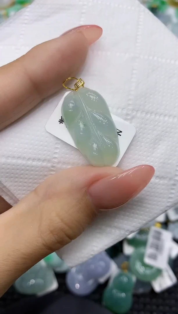 颈饰18K金镶嵌翡翠111111111111