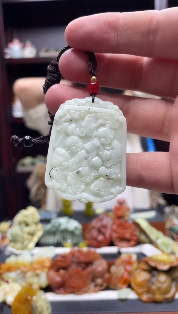 岫玉未镶嵌吊坠·