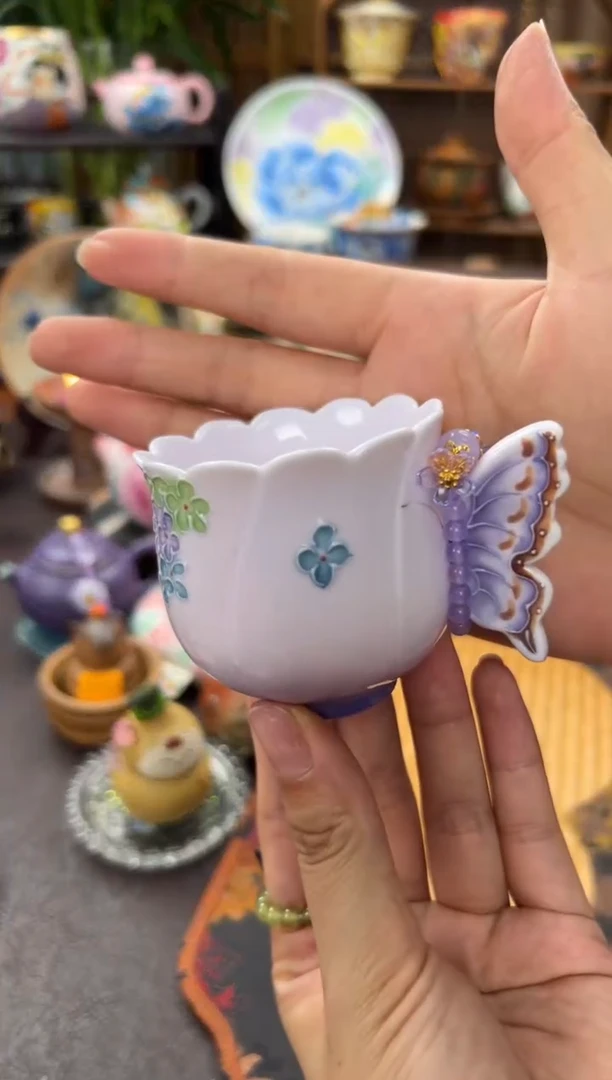 手绘蝴蝶花口天使杯