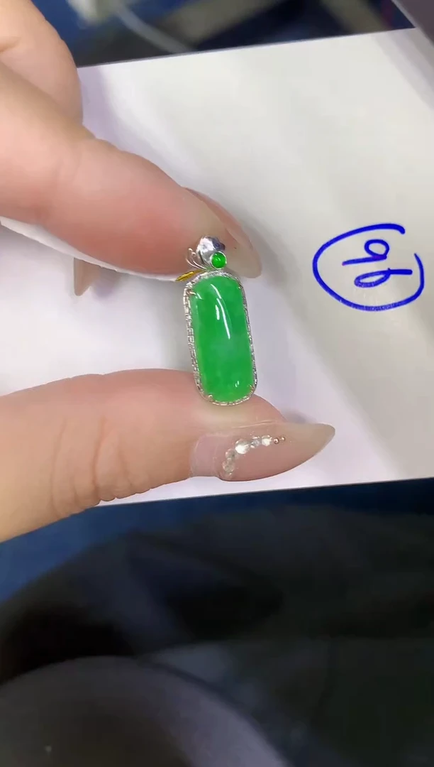 颈饰18K金镶嵌翡翠缅甸天然翡翠A货