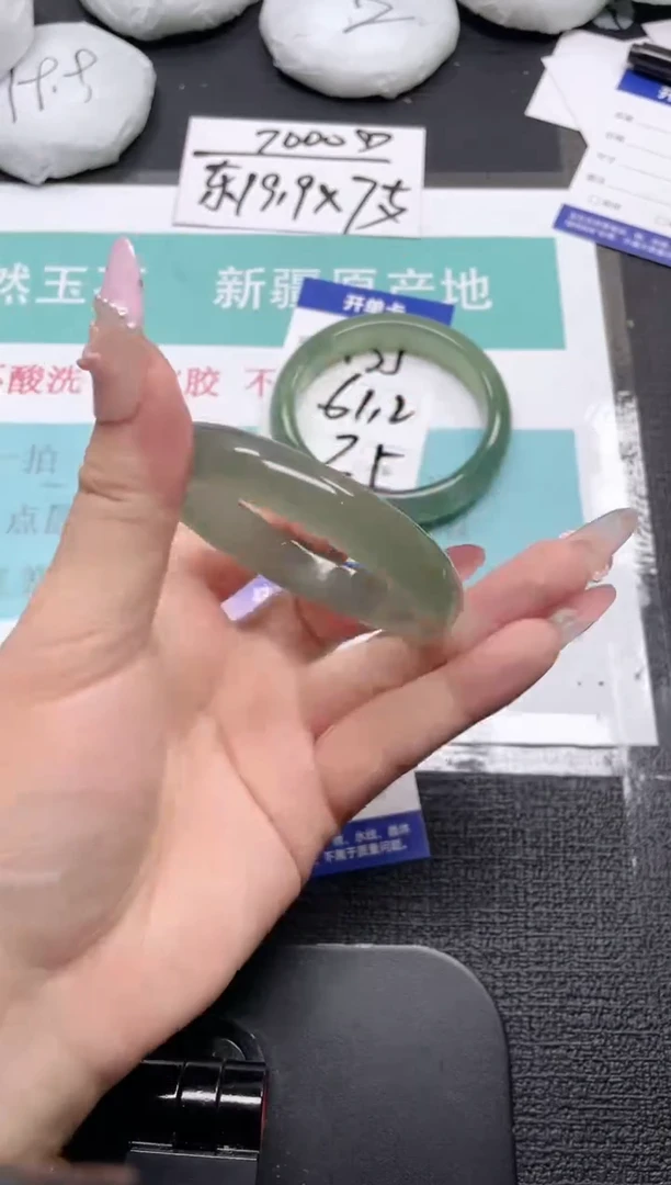 未镶嵌手镯石英质玉136-54