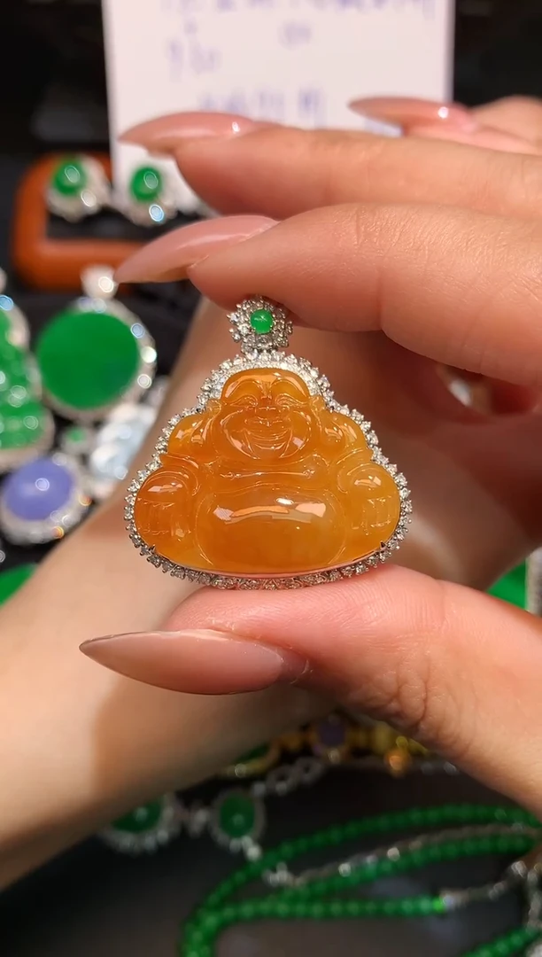 颈饰18K金镶嵌翡翠佛公