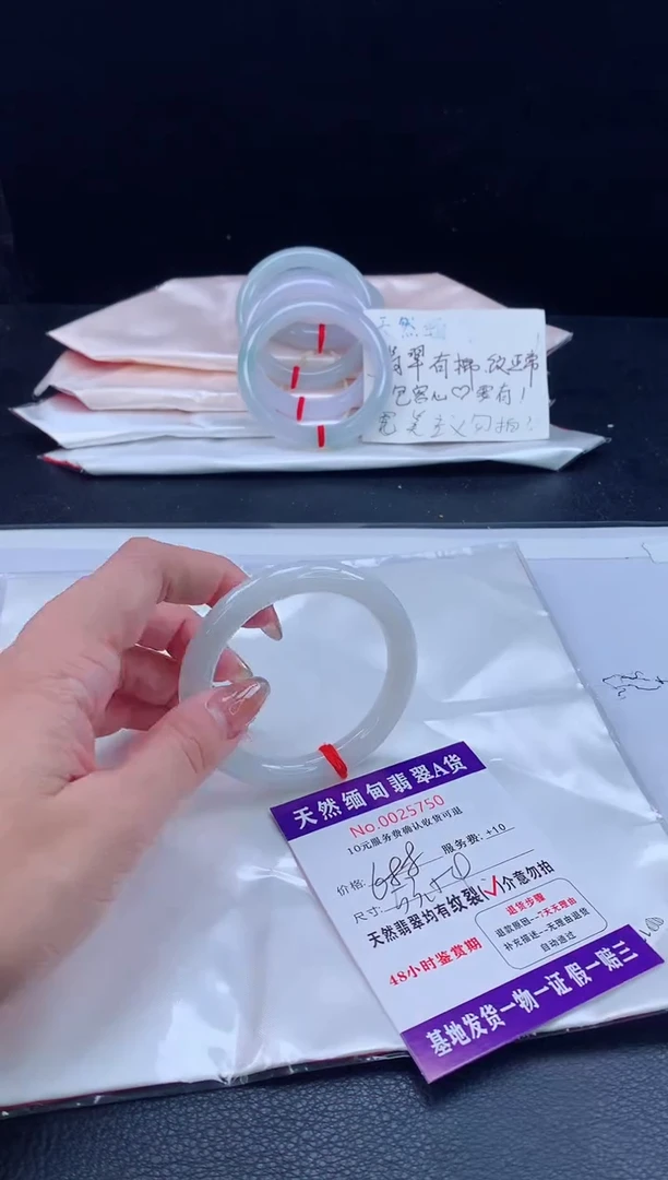 翡翠手镯未镶嵌翡翠手镯   完美者勿拍