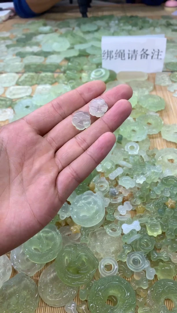 未镶嵌蛇纹石玉颈饰38