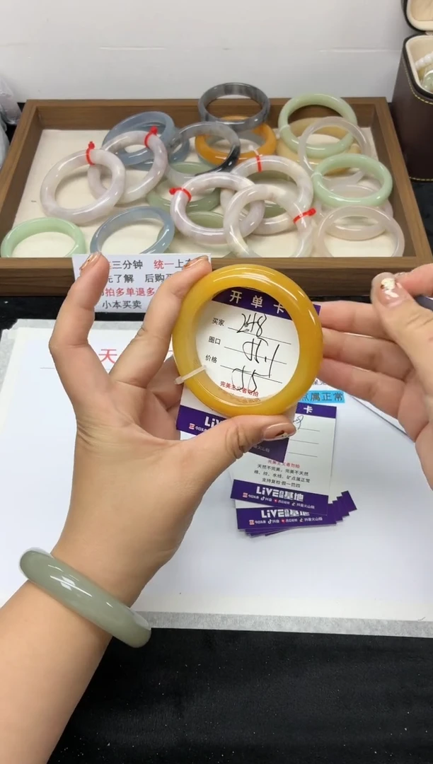 未镶嵌手镯石英质玉248