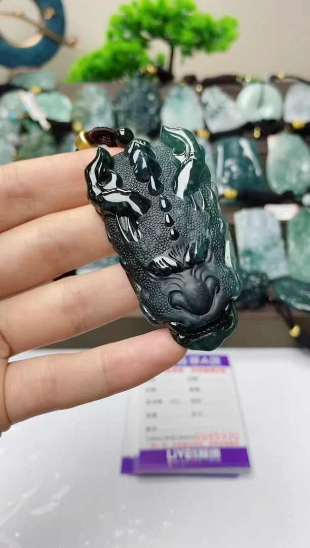 翡翠未镶嵌颈饰