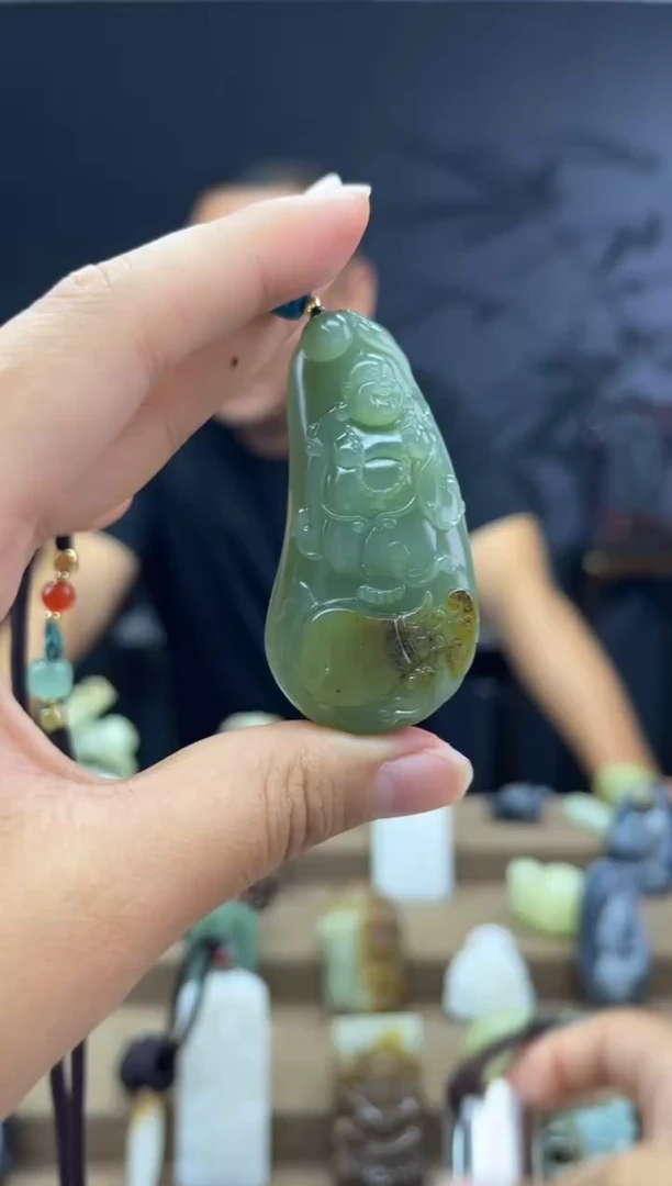 颈饰未镶嵌和田玉1
