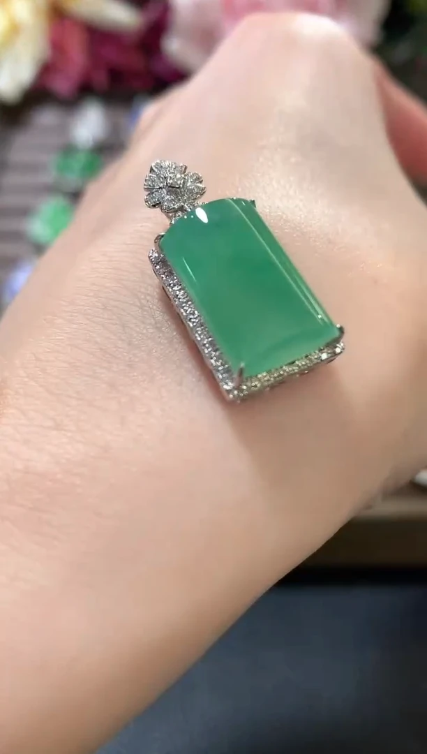吊坠(不含链)18K金镶嵌翡翠a57