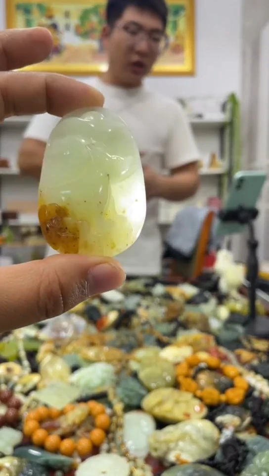 未镶嵌岫玉吊坠