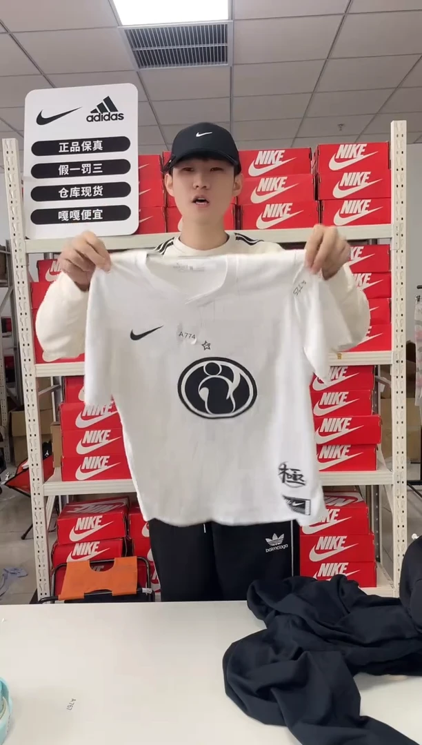 编774码闪购尺165码  Nike/耐克卫衣卫裤以直播间过款为主