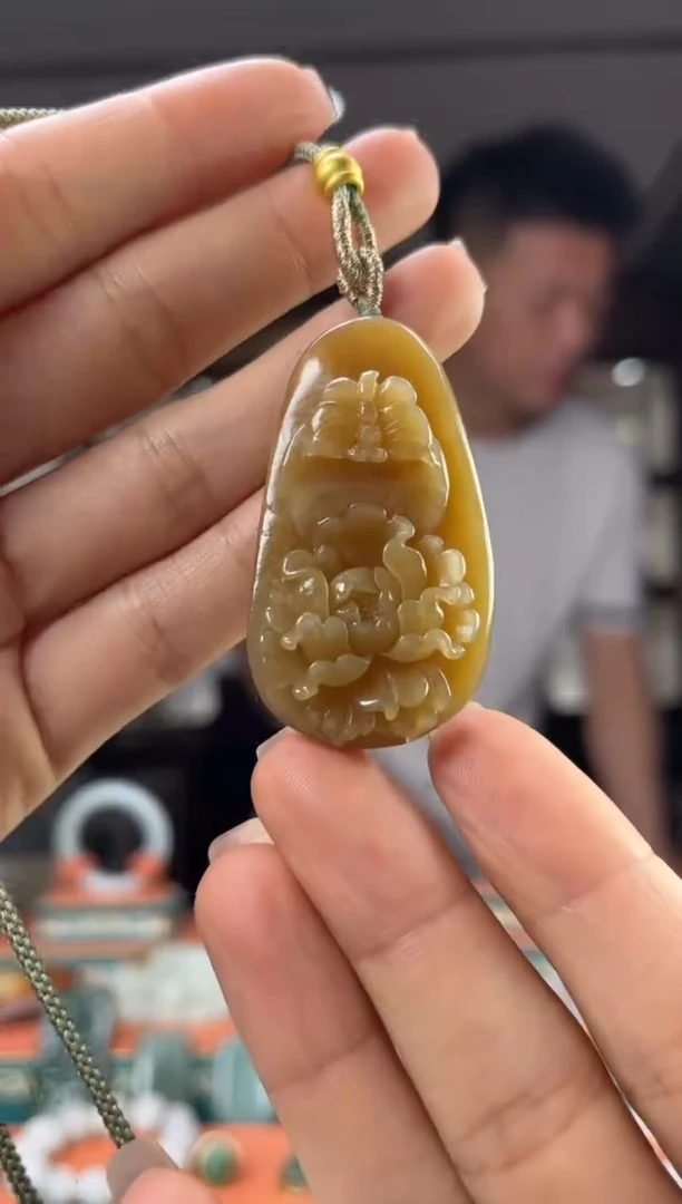 和田玉未镶嵌颈饰佩佩