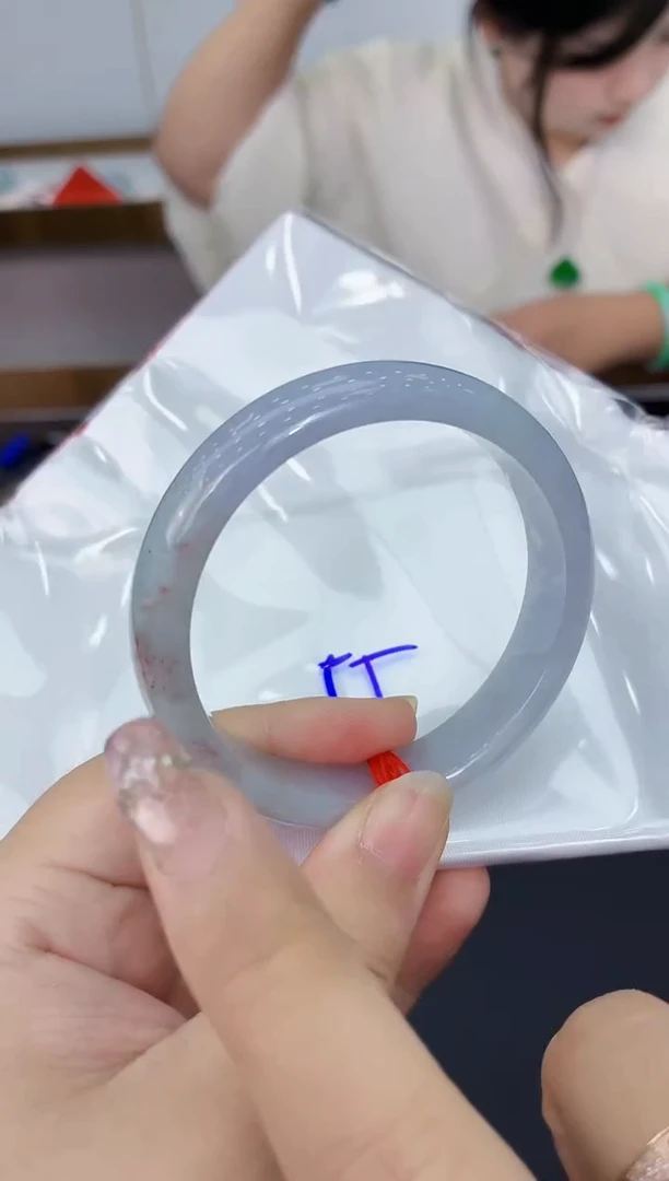 翡翠手镯未镶嵌翡翠手镯