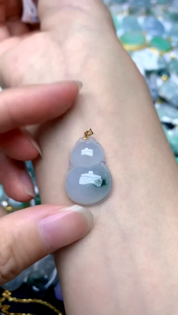 颈饰18K金镶嵌翡翠天然A货翡翠