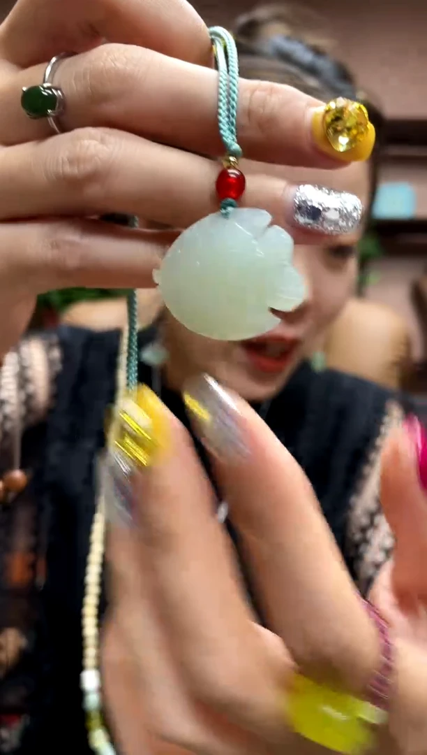 岫玉未镶嵌吊坠·