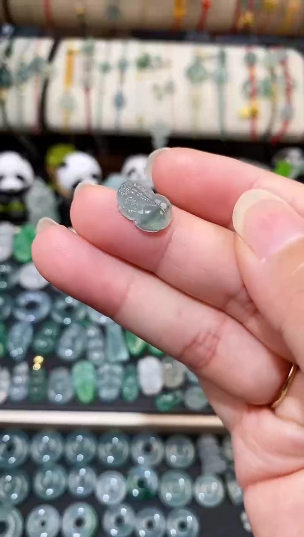 散珠翡翠貔貅裸石