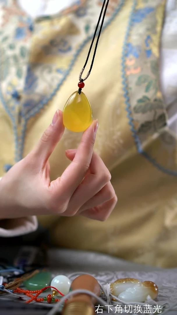 蜜蜡吊坠(赠链)未镶嵌蜜蜡吊坠