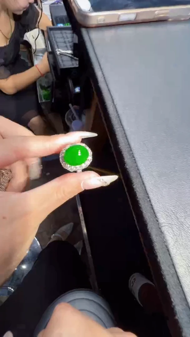 未镶嵌定制翡翠羊*?翡翠A货有轻微色差属于正常现象，多样性发货1
